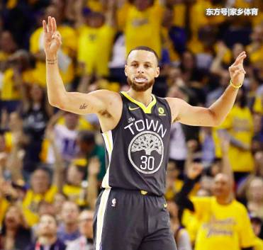 库里单场14记三分刷新NBA纪录  