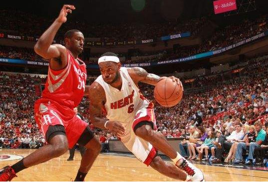  热火希罗单场9记三分，刷新队史新纪录  