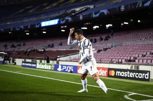 25 拜仁旧将破门反戈一击引爆安联球场  