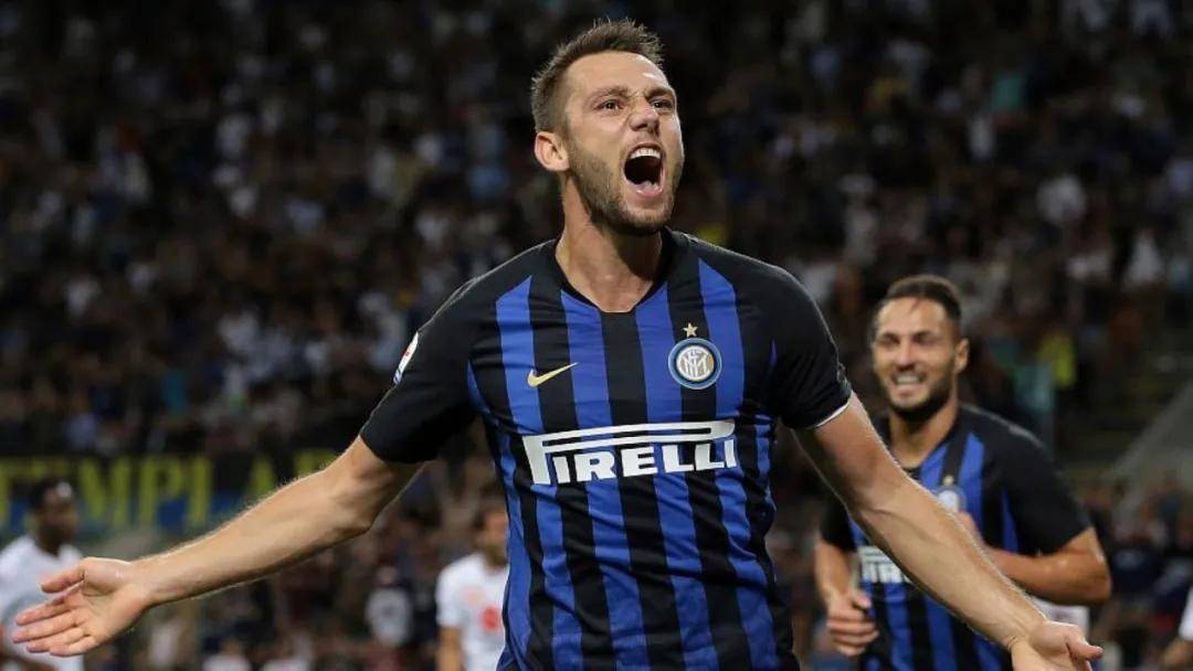  国际米兰边路传中精准，两翼齐飞撕开对手防线  