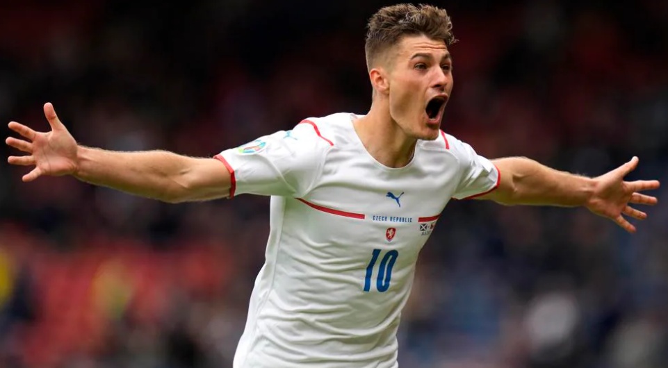  蒙彼利埃老将发威，任意球直接破门技惊四座  